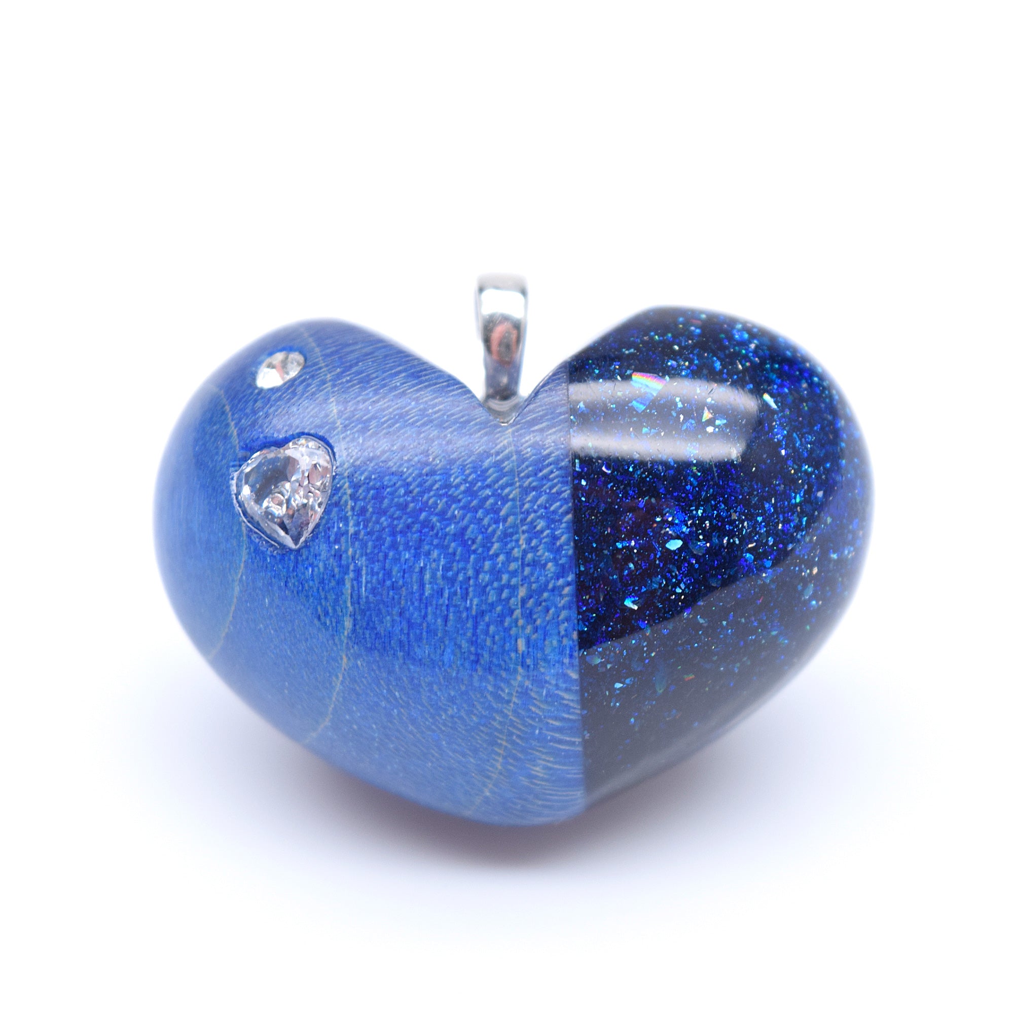 Heart in wood and resin