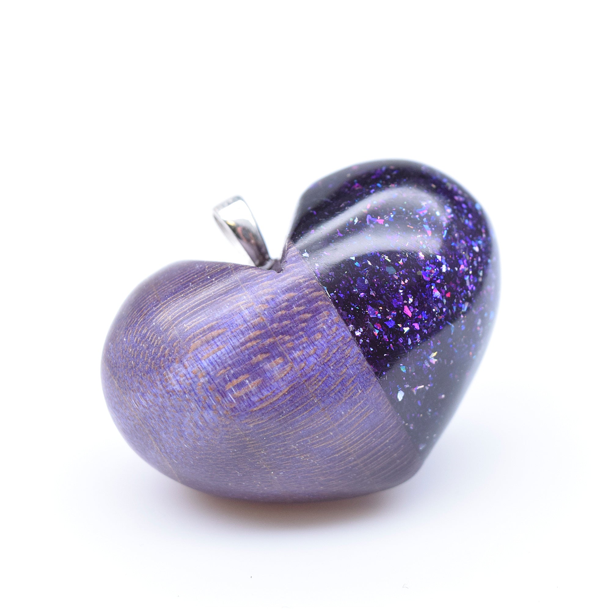 Heart in wood and resin