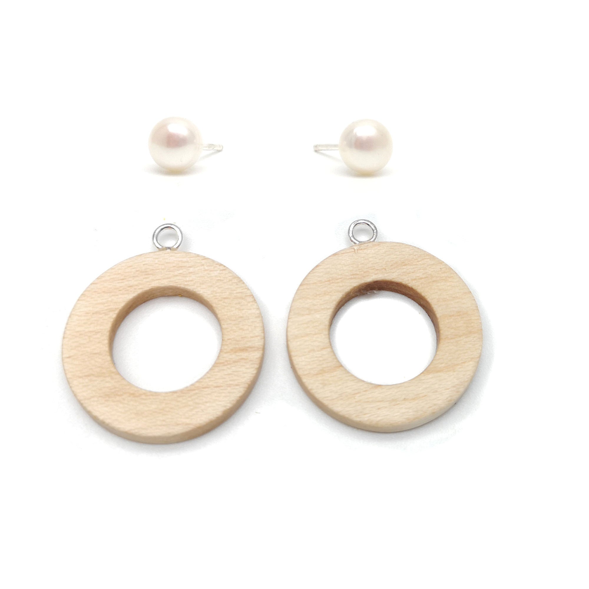 Ear jacket: rings and pearls