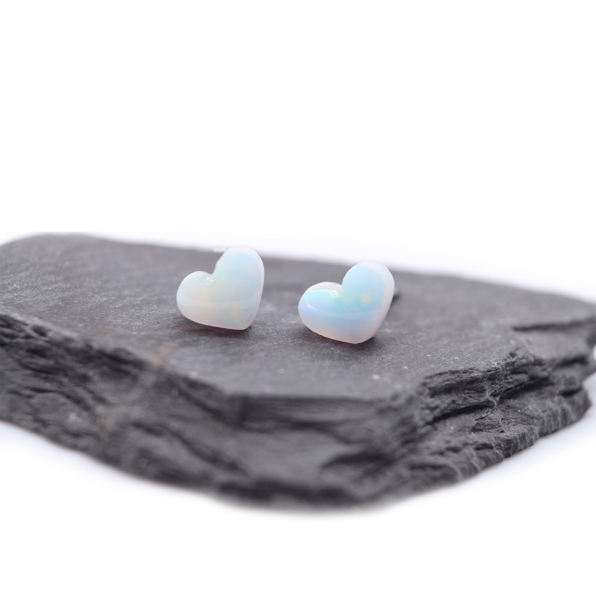 Boucles d'oreilles coeurs en résine opale