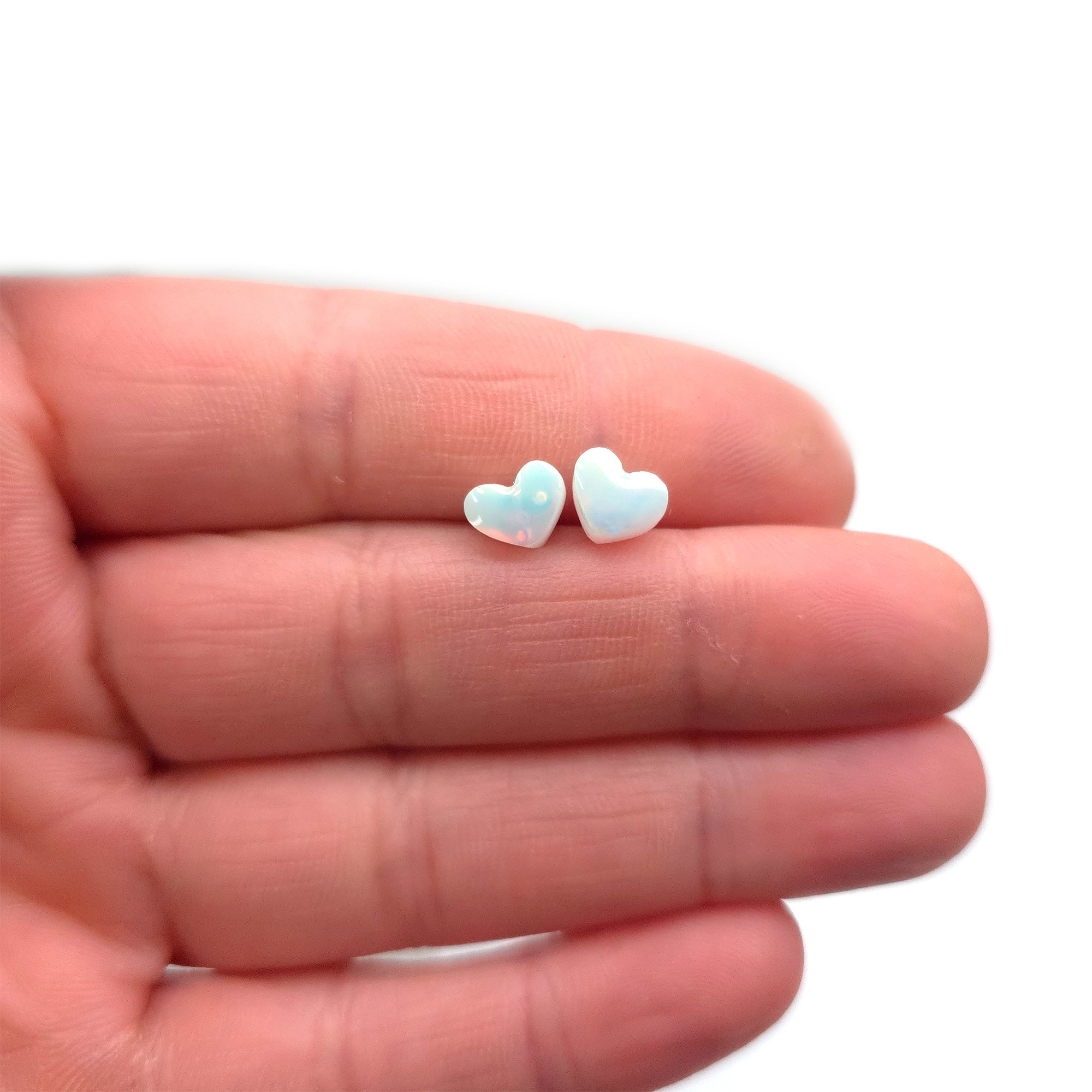 Boucles d'oreilles coeurs en résine opale