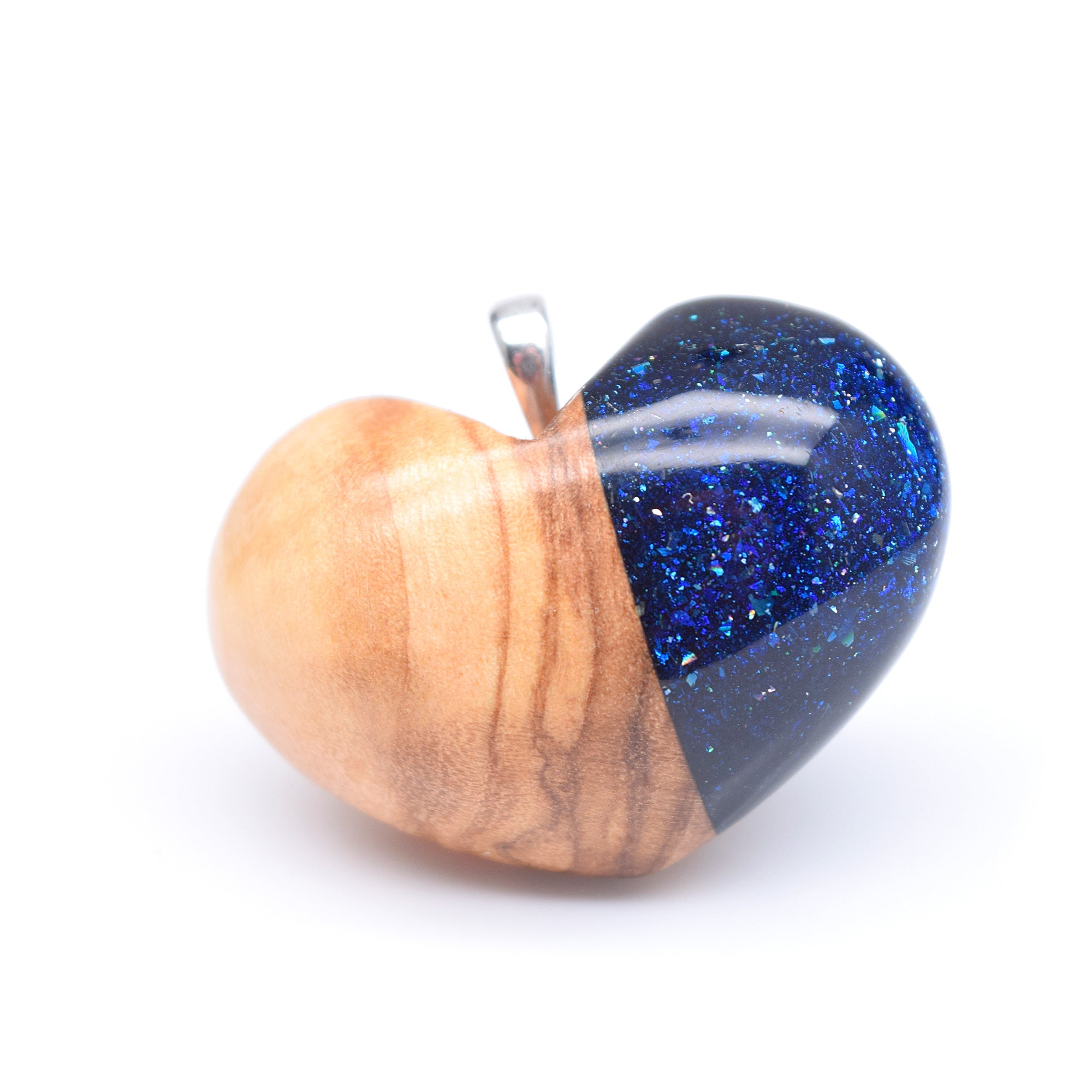 Heart in wood and resin