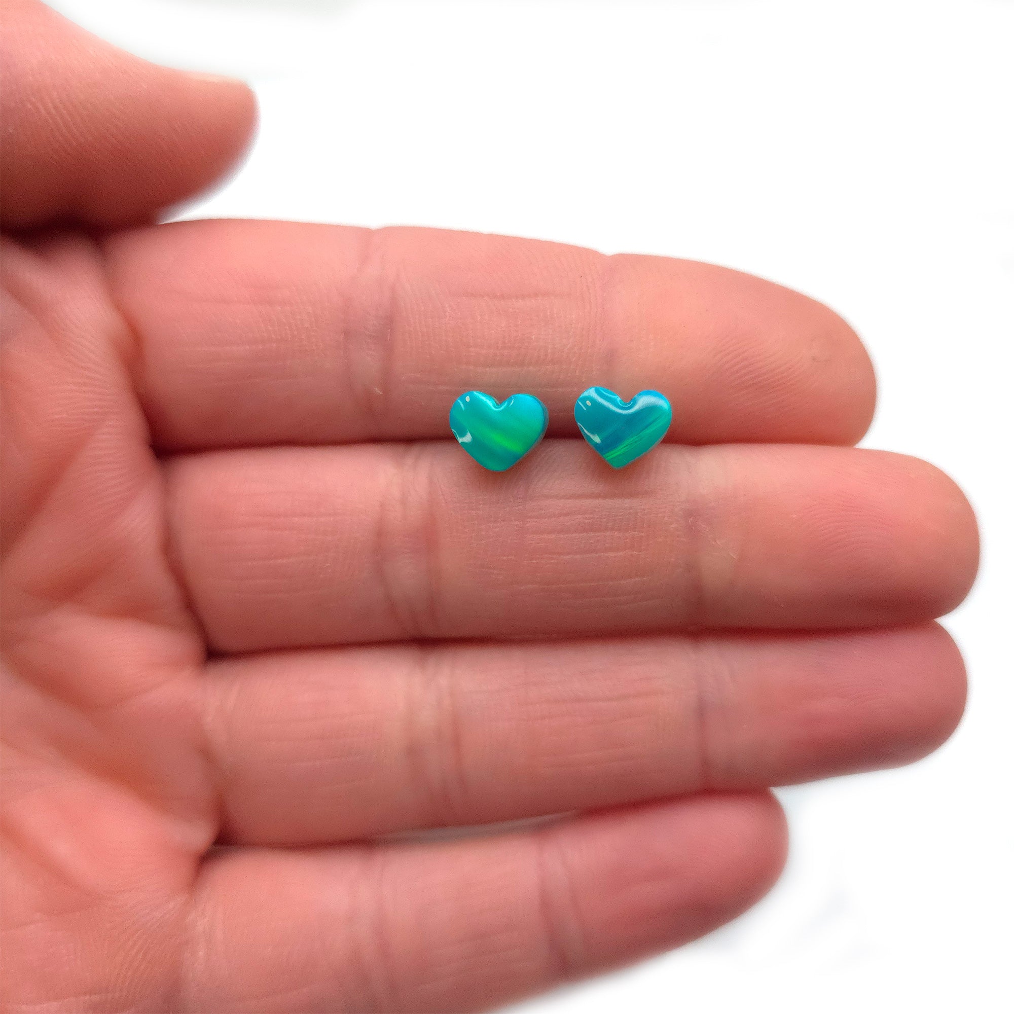 Boucles d'oreilles coeurs en résine opale turquoise