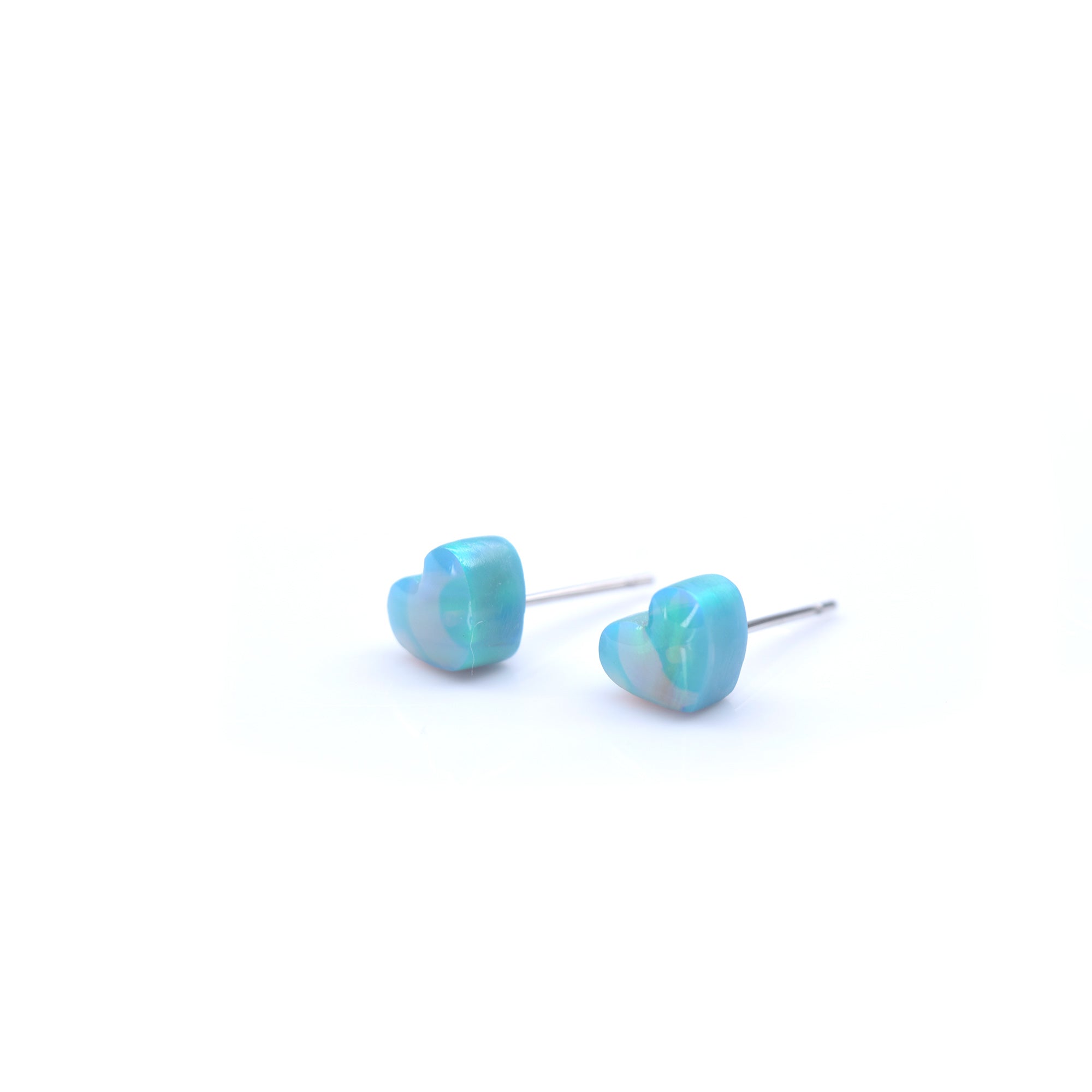 Boucles d'oreilles coeurs en résine opale turquoise